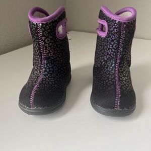 Bogs Rainbow Leopard print insulated waterproof boot - infant size 5